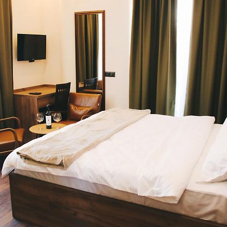 Hotel Rozafa Suhareke Ngoại thất bức ảnh