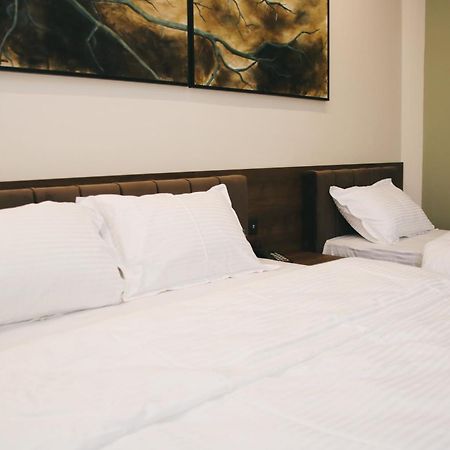 Hotel Rozafa Suhareke Ngoại thất bức ảnh