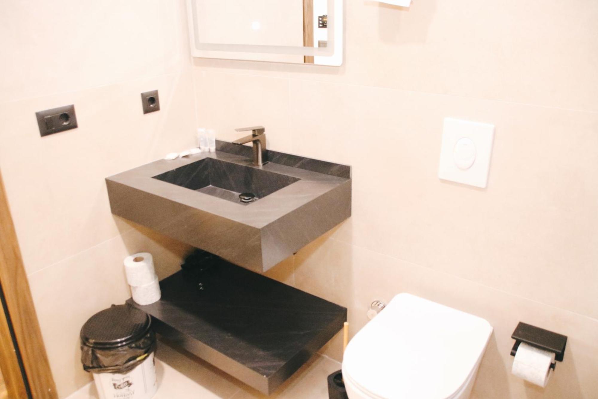 Hotel Rozafa Suhareke Ngoại thất bức ảnh