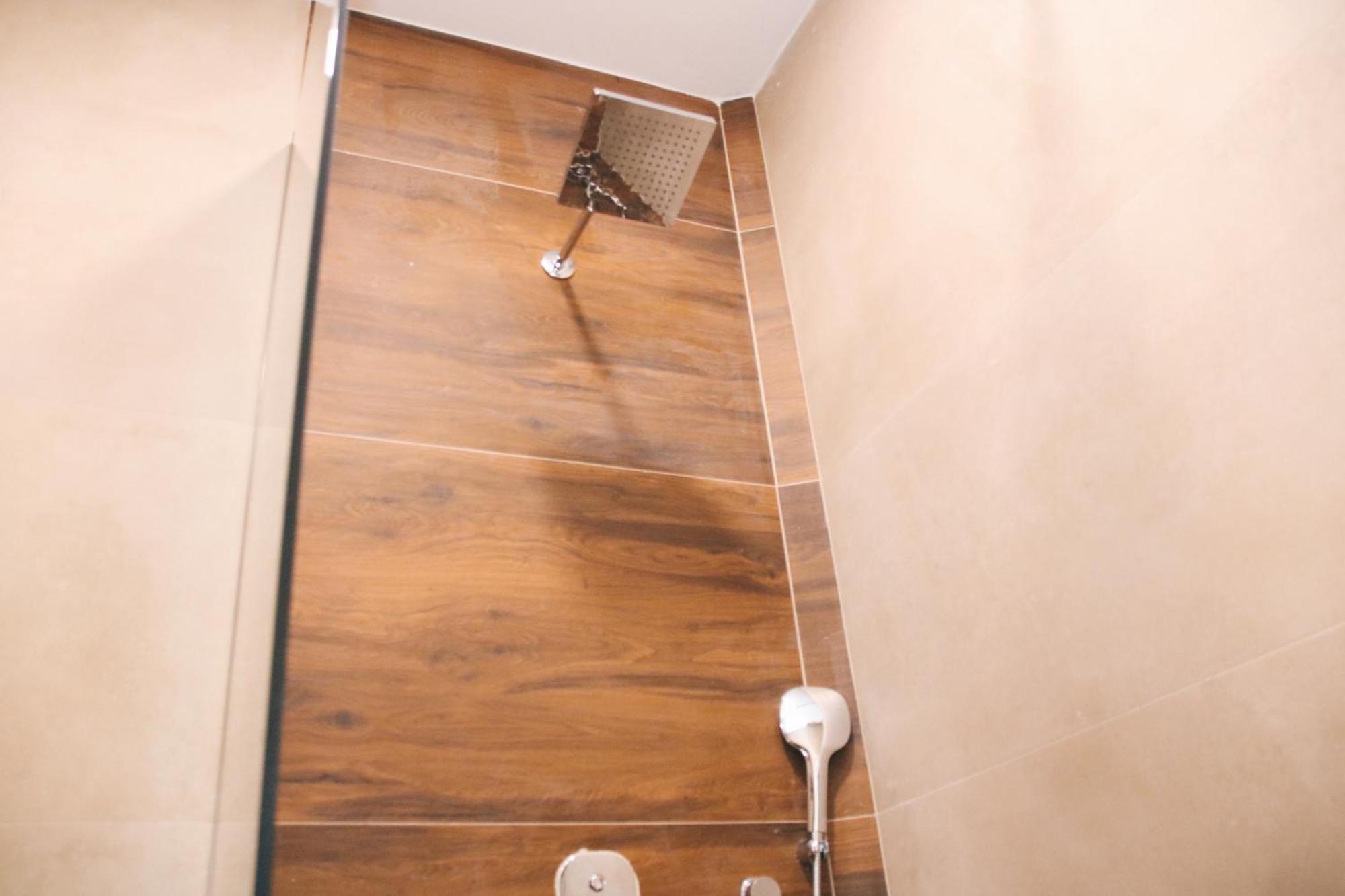 Hotel Rozafa Suhareke Ngoại thất bức ảnh