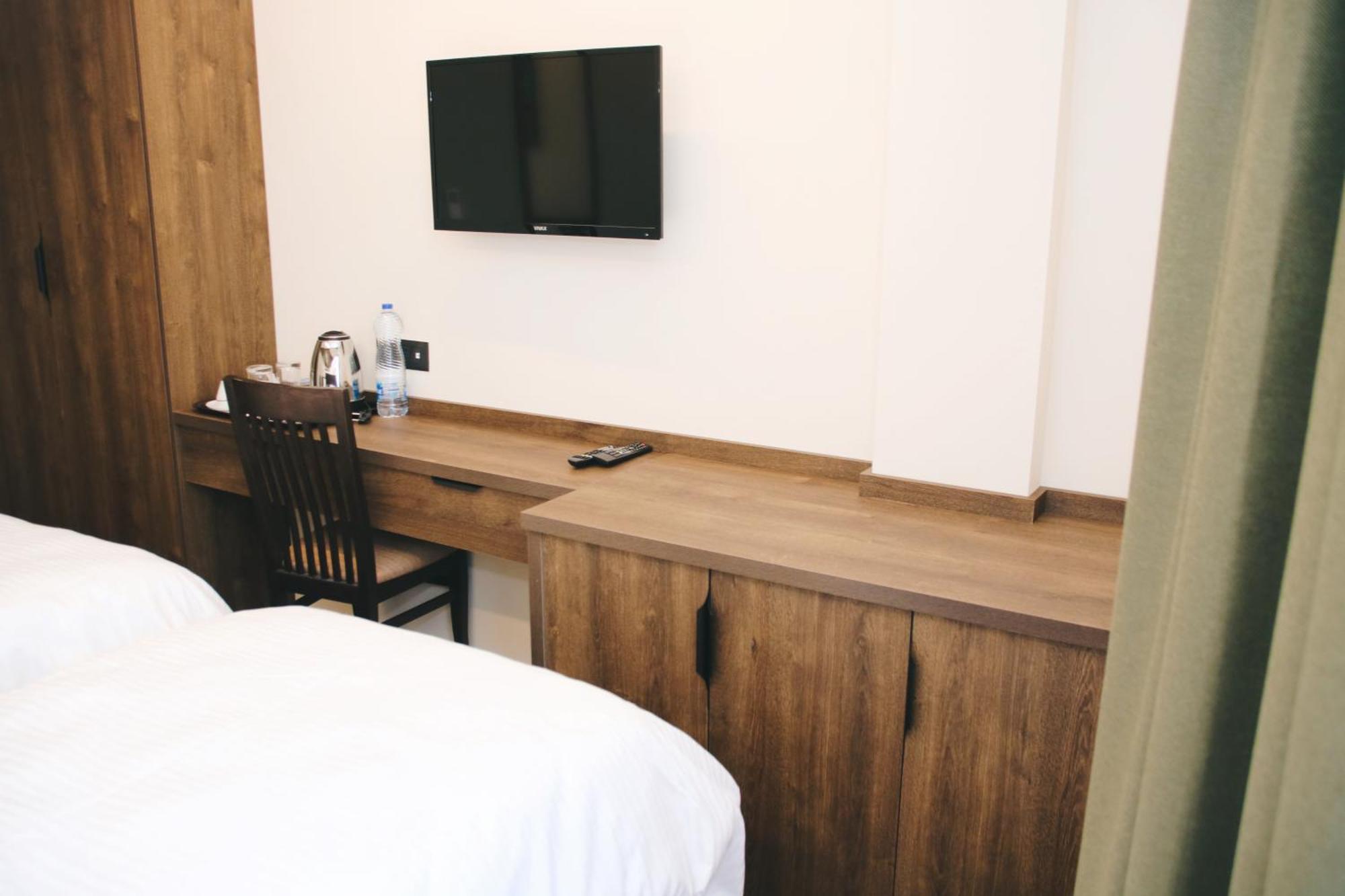 Hotel Rozafa Suhareke Ngoại thất bức ảnh