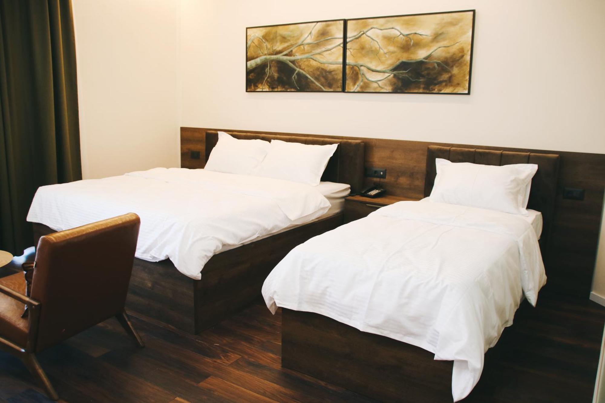 Hotel Rozafa Suhareke Ngoại thất bức ảnh