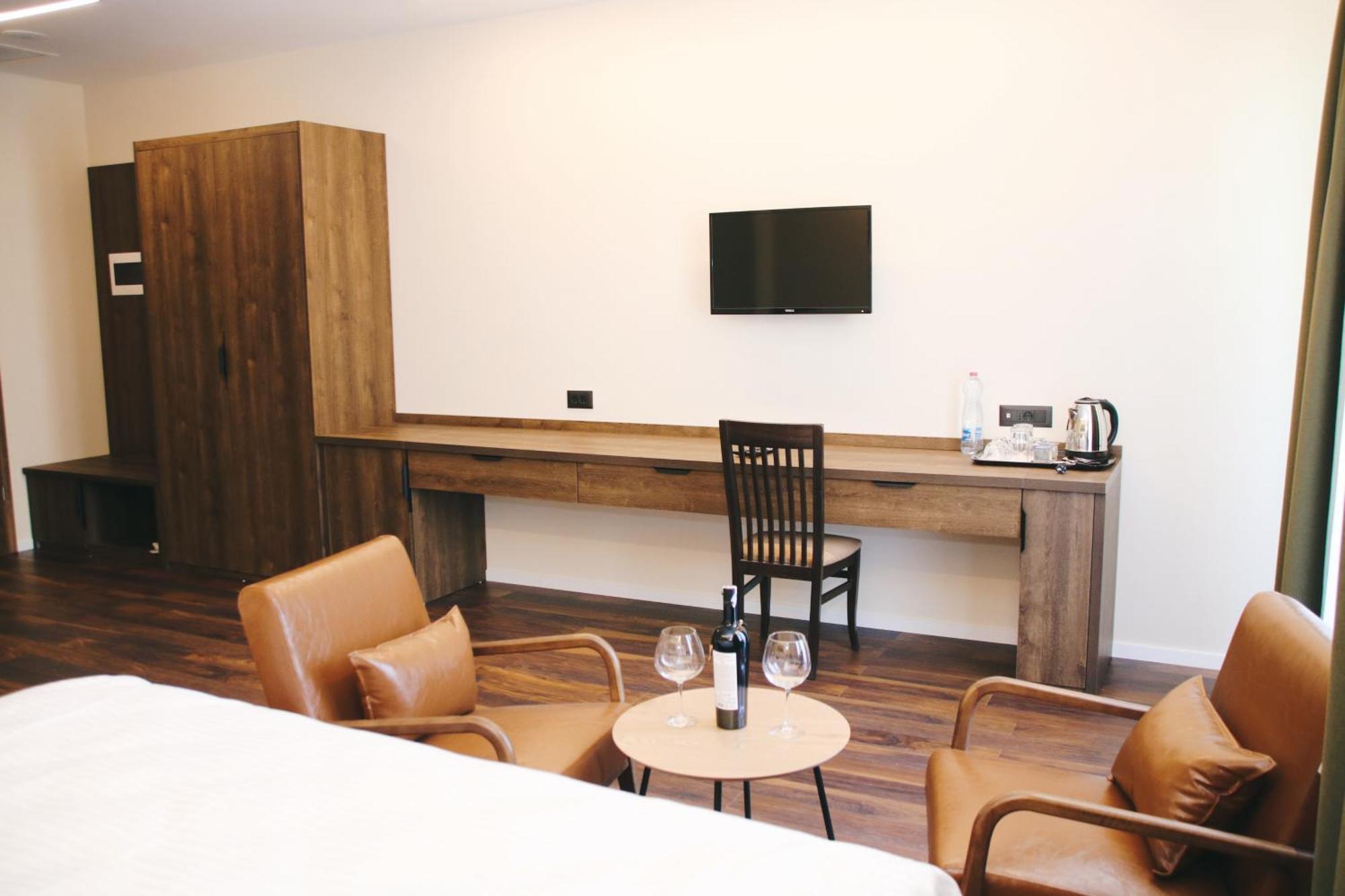 Hotel Rozafa Suhareke Ngoại thất bức ảnh