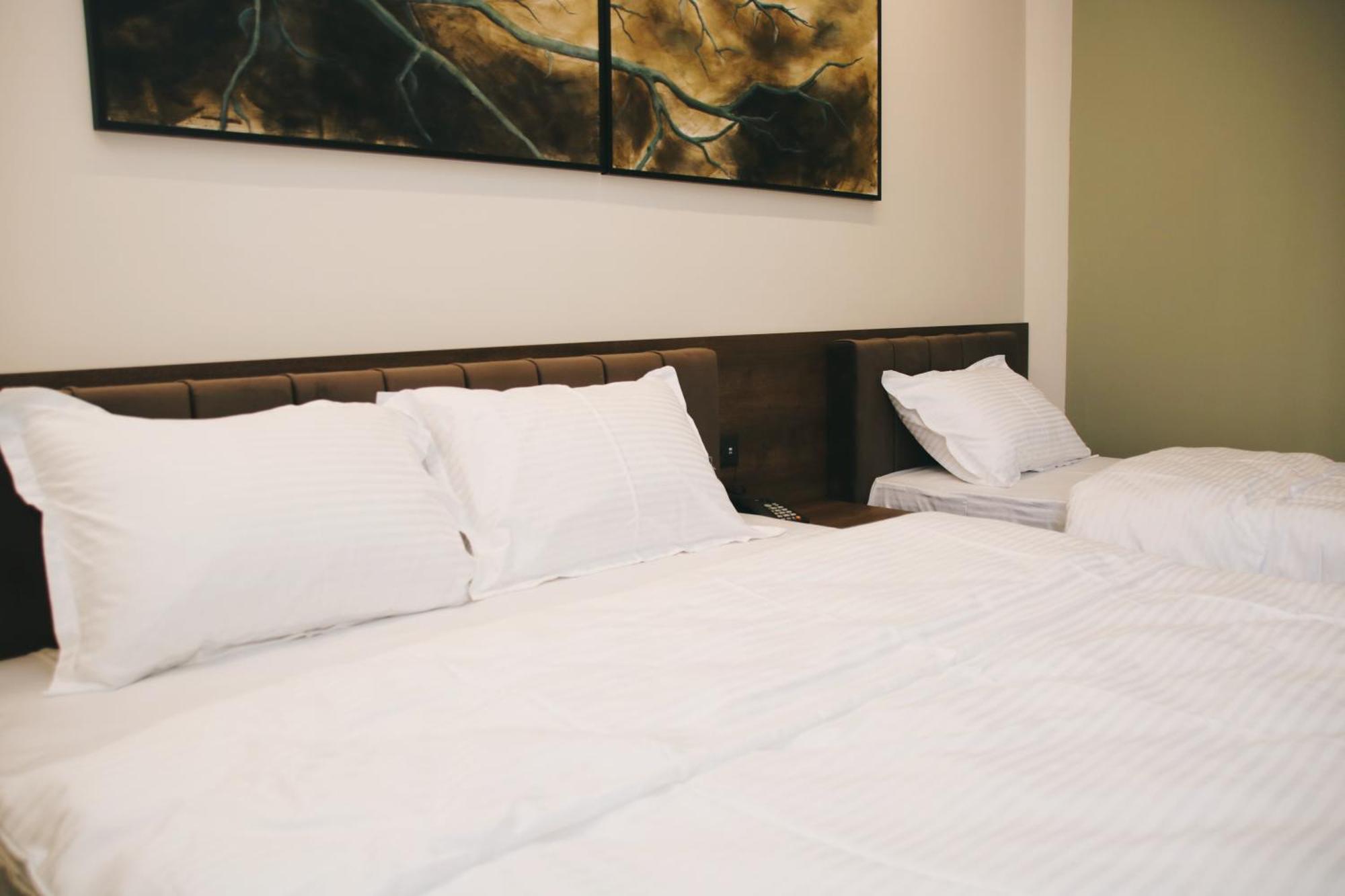 Hotel Rozafa Suhareke Ngoại thất bức ảnh